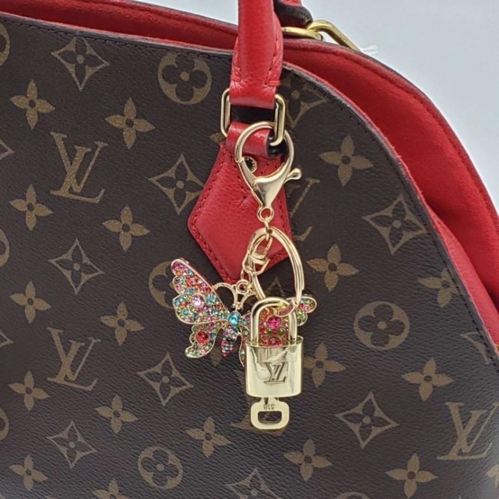 Louis Vuitton Gold Lock 🔒 Authentic LV Key + Unbranded Butterfly Bag Charm - Picture 7 of 9